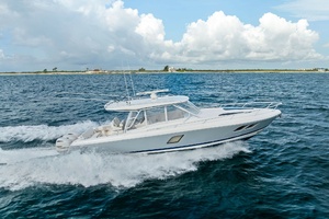 T T BURNIN DAYLIGHT 40ft Intrepid Yacht For Sale