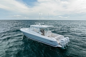 T T BURNIN DAYLIGHT 40ft Intrepid Yacht For Sale