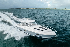 T T BURNIN DAYLIGHT 40ft Intrepid Yacht For Sale
