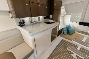 T T BURNIN DAYLIGHT 40ft Intrepid Yacht For Sale