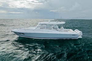 T T BURNIN DAYLIGHT 40ft Intrepid Yacht For Sale