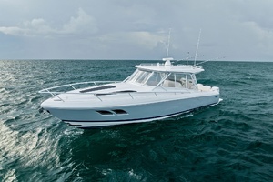 T T BURNIN DAYLIGHT 40ft Intrepid Yacht For Sale