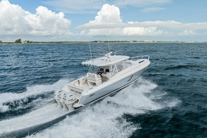 T T BURNIN DAYLIGHT 40ft Intrepid Yacht For Sale