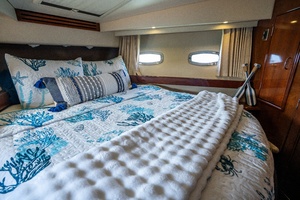 56ft Carver Yacht For Sale