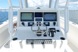 33FT (10.34M) INVINCIBLE