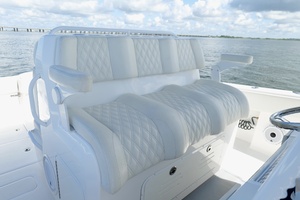 33FT (10.34M) INVINCIBLE