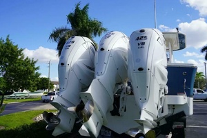37FT (11.46M) REGULATOR Worth Avenue Yachts
