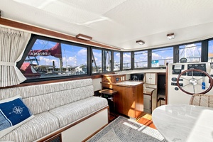 Bonjour 31ft Camano Yacht For Sale