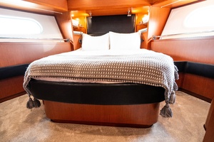 Lake House 50ft Beneteau Yacht For Sale