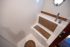 Lake House 50ft Beneteau Yacht For Sale