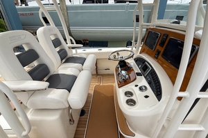 Stars  amp  Stripes 32ft Boston Whaler Yacht For Sale