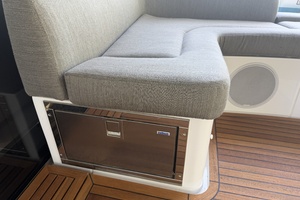 59FT (17.98M) AZIMUT