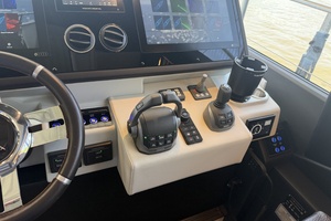 59FT (17.98M) AZIMUT