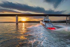 59FT (17.98M) AZIMUT