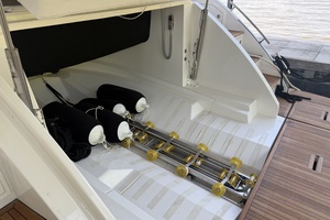 59FT (17.98M) AZIMUT