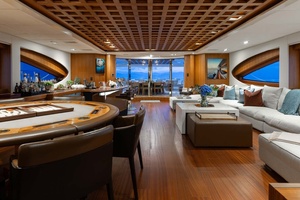 CHAMPAGNE SEAS