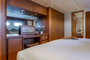 CHAMPAGNE SEAS