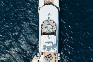 CHAMPAGNE SEAS