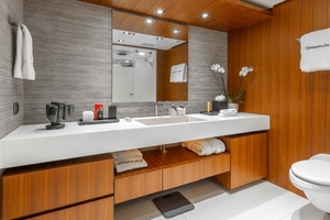 Owner's Ensuite stbd side
