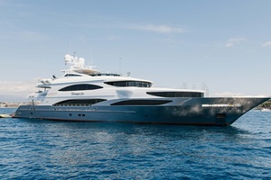 CHAMPAGNE SEAS Worth Avenue Yachts