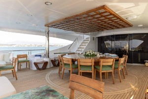 CHAMPAGNE SEAS