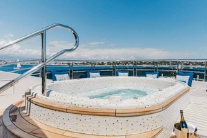 CHAMPAGNE SEAS