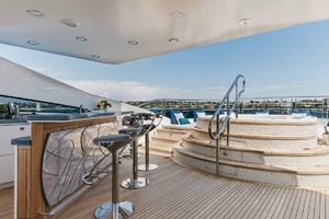 Sun Deck Bar and Jacuzzi
