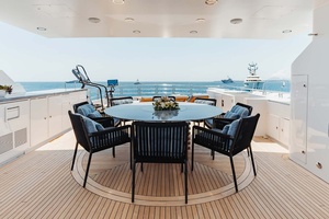 CHAMPAGNE SEAS