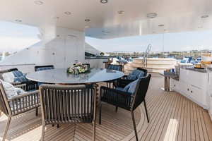Sun Deck Al Fresco dining and Jacuzzi
