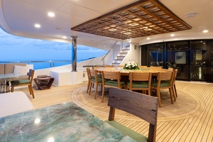 CHAMPAGNE SEAS