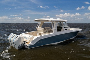 35FT (10.82M) BOSTON WHALER Worth Avenue Yachts