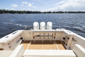 35FT (10.82M) BOSTON WHALER