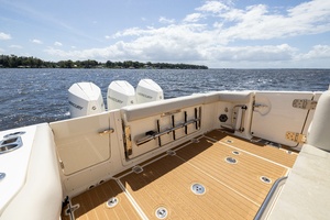 35FT (10.82M) BOSTON WHALER