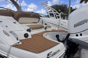 28ft Crownline Yacht For Sale