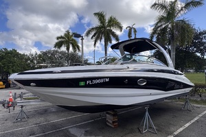 28ft Crownline Yacht For Sale