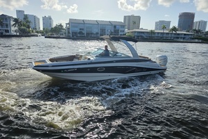 28ft Crownline Yacht For Sale