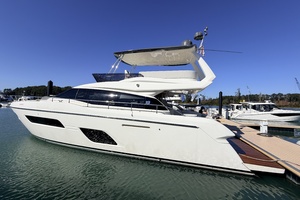 57FT (17.37M) FERRETTI YACHTS