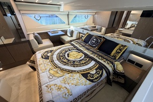 57FT (17.37M) FERRETTI YACHTS