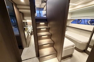 57FT (17.37M) FERRETTI YACHTS