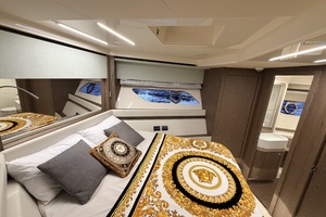 57FT (17.37M) FERRETTI YACHTS