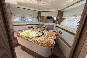 57FT (17.37M) FERRETTI YACHTS