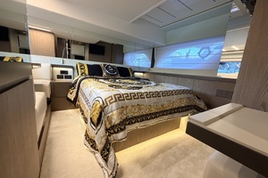 57FT (17.37M) FERRETTI YACHTS