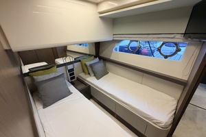 57FT (17.37M) FERRETTI YACHTS