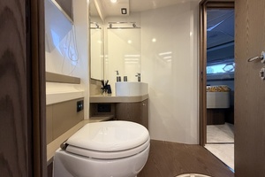 57FT (17.37M) FERRETTI YACHTS
