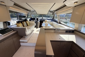 57FT (17.37M) FERRETTI YACHTS