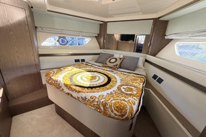 57FT (17.37M) FERRETTI YACHTS
