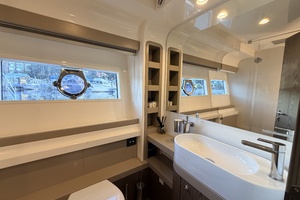 57FT (17.37M) FERRETTI YACHTS