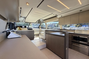 57FT (17.37M) FERRETTI YACHTS