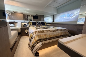 57FT (17.37M) FERRETTI YACHTS