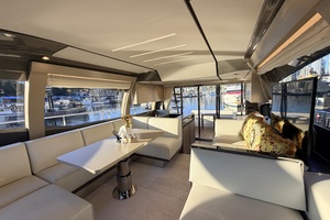 57FT (17.37M) FERRETTI YACHTS